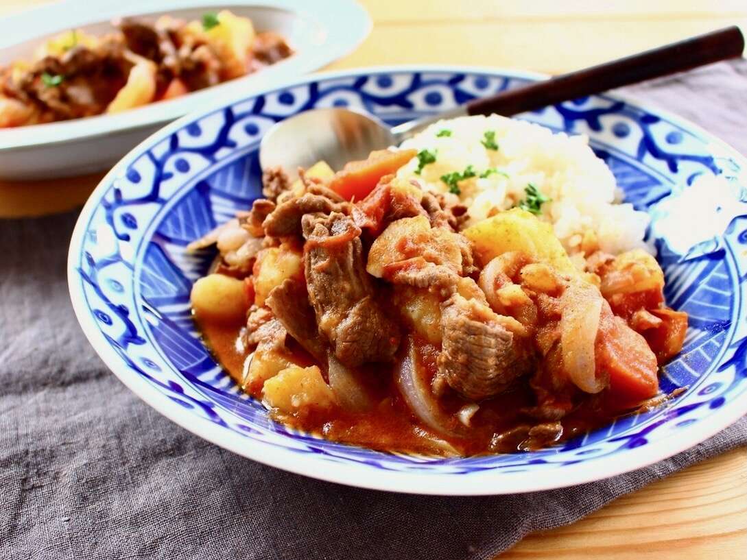 スパイスを効かせた「ラム肉のトマトシチュー」が野菜もたっぷりとれておいしい！