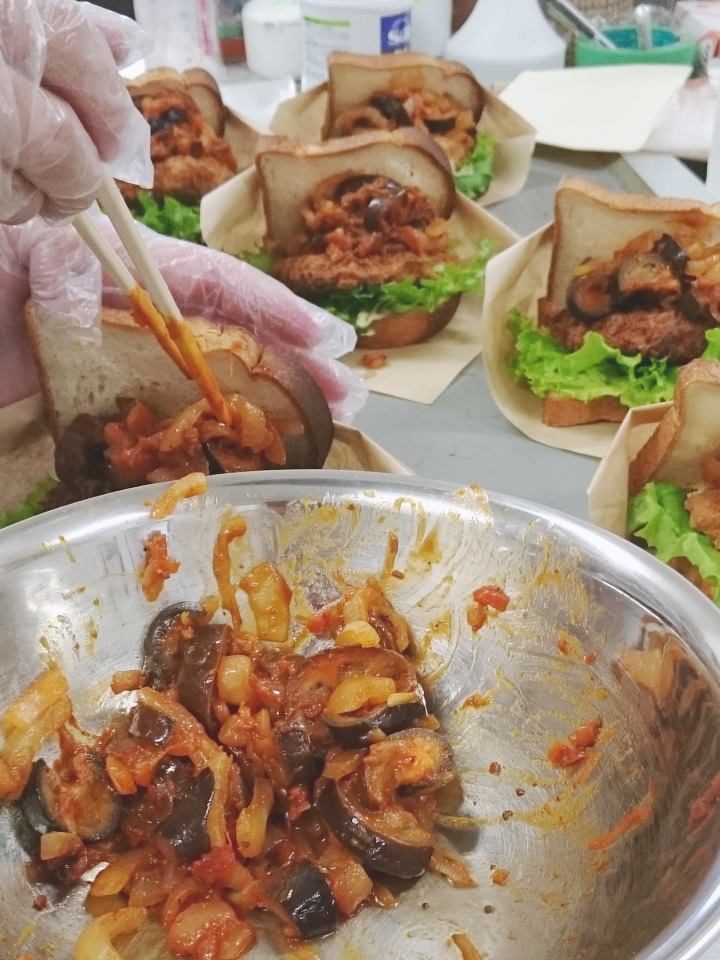 f:id:Meshi2_Writer:20161201175024j:plain f:id:Meshi2_Writer:20161201175024j:plain