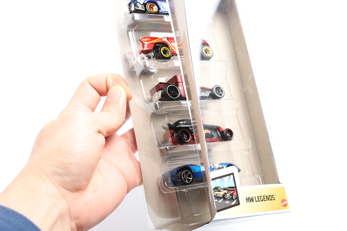 HOT WHEEL 布バック、開くとサーキットコースになります Amazon | Hot Wheels Criss Cross Crash Track Set 通販