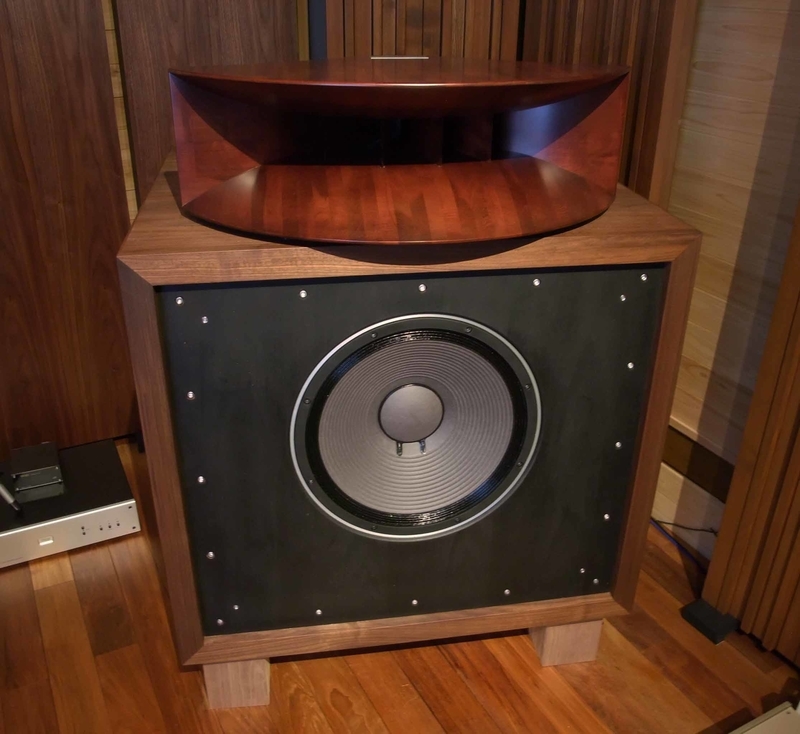 ALPINE ウーファー用エンクロージャー Amazon.co.jp: Alpine SBG-1044BR 10インチ すぐに使えるバンド