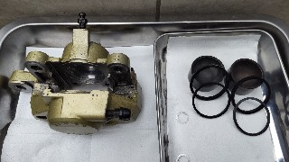 オーバーホール済みトキコ6ピストンキャリパー アルミピストン仕様