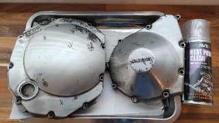中古クラッチカバーとスターターギアカバーの塗装剥離と焼付塗装