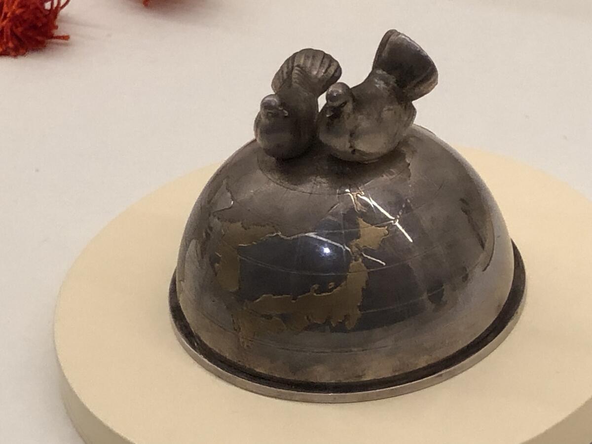 純銀　美術館展示級　アンティーク ボンボニエール　地球儀型ドーム型　ハト彫刻付き ボンボニエールに魅せられて☆ - Miyukeyの気まぐれブログ