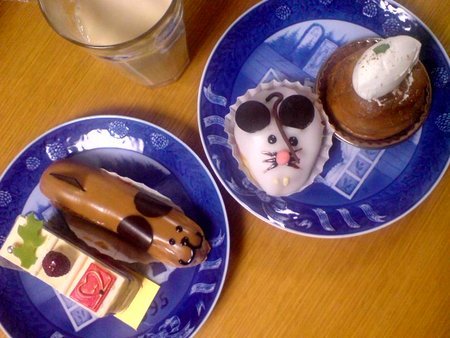 ねずみのシュークリームと犬エクレア ル ポミエ 読んだり食べたり書き付けたり