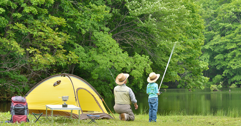 キャンプなどのアウトドアにおすすめのノートパソコン！選び方や利用のポイントを紹介