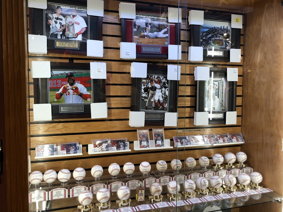 フェンウェイパークのTEAM STORE内展示