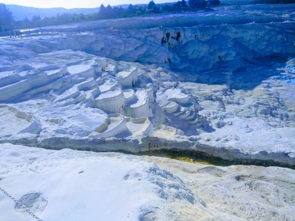 真っ白なパムッカレ石灰棚