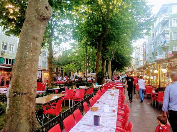 イスタンブール　夕食　レストラン　テラス席