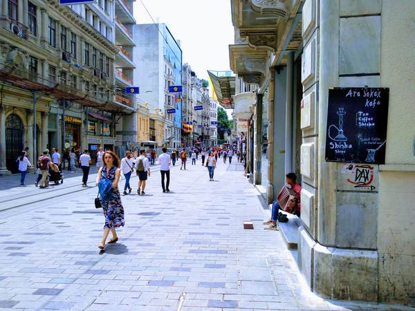 イスタンブール新市街　イスティクラル通り