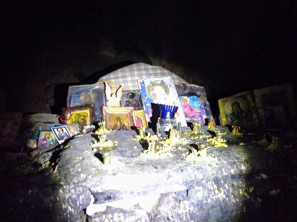 リルスキー洞窟のお供え物