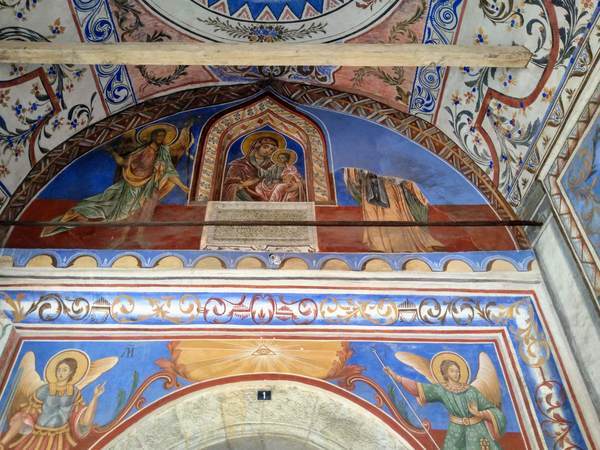 リラ修道院の入口の天井画