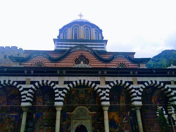 リラ修道院の聖母教会（正面）