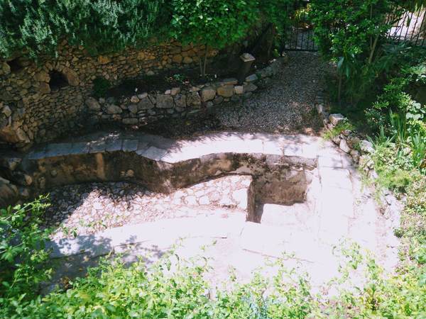 園の墓(貯水池) 園の墓(貯水池)