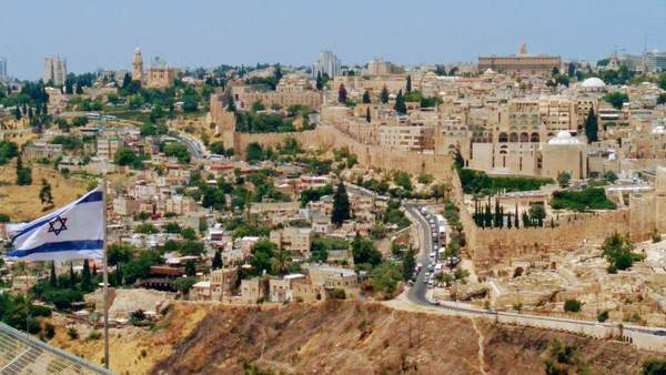 エルサレム旧市街とイスラエル国旗