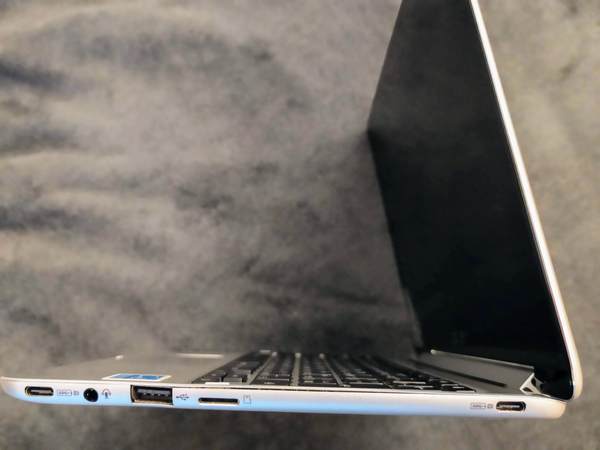 Chromebookの側面（右側）
