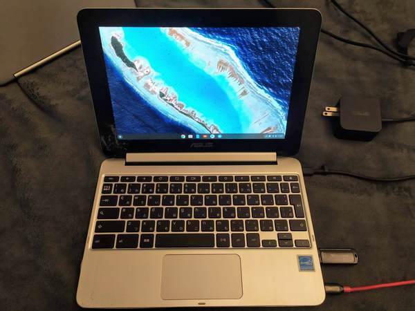 美品】小型軽量で持ち運び楽な ASUS Chromebook C101PA