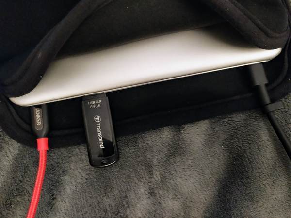 Chromebookをカバーに入れた画像