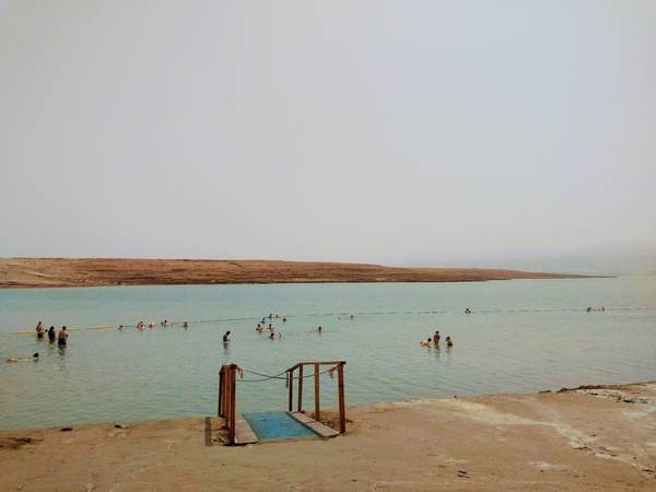 イスラエル側から見た死海