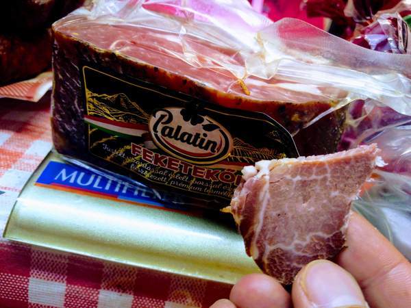 ハンガリーのベーコンを試食