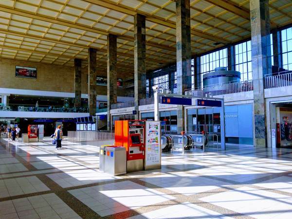 ウィーン西駅の駅構内 ウィーン西駅の駅構内