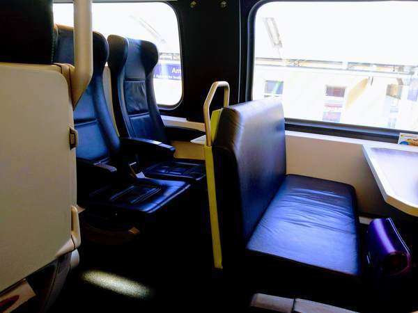 ウエストバーンの電車内 ウエストバーンの電車内