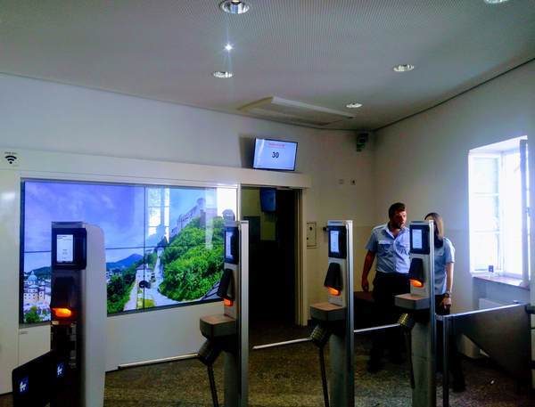 ケーブルカーの入場ゲート ケーブルカーの入場ゲート