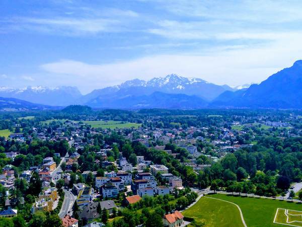 ホーエンザルツブルク城の南側の景色 ホーエンザルツブルク城の南側の景色