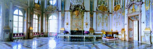 ミラベル宮殿の内部 ミラベル宮殿の内部