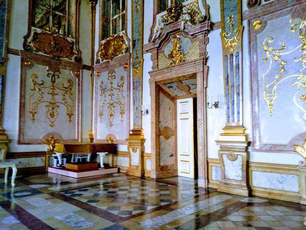 ミラベル宮殿の内部 ミラベル宮殿の内部