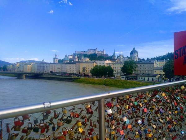 マカルト橋から見たホーエンザルツブルク城 マカルト橋から見たホーエンザルツブルク城