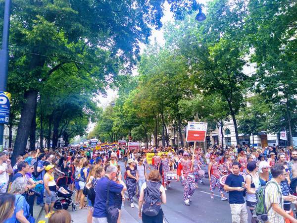 ユーロプライドのパレード ユーロプライドのパレード