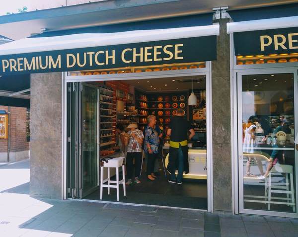 PREMIUN DUTCH CHEESEの外観