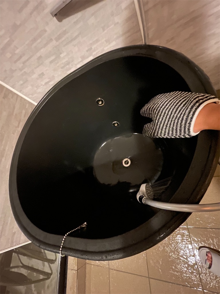 水風呂掃除中