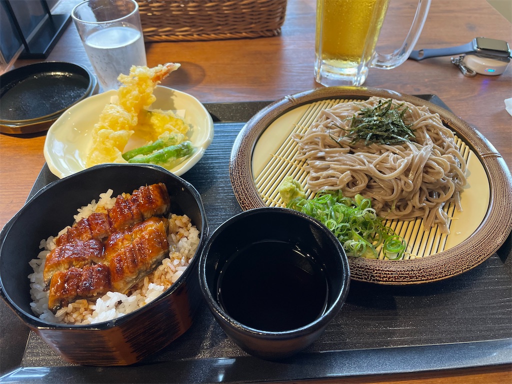 鰻丼とざる蕎麦の画像