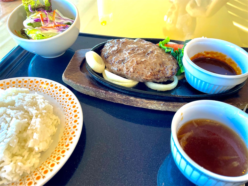 ハンバーグ定食の画像