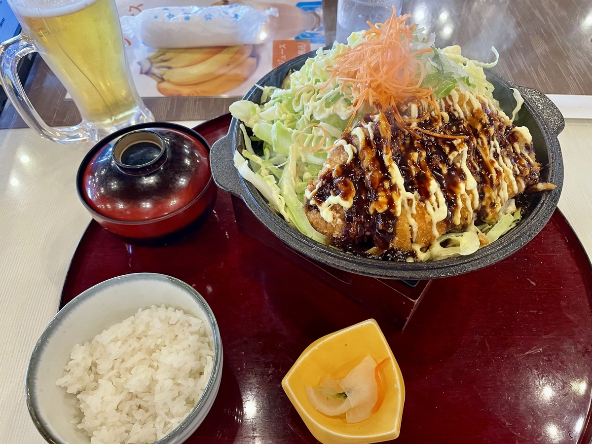 ゴルフ場レストランで注文した味噌カツ定食。マンジャロ開始1週間の食事変化を象徴する一枚