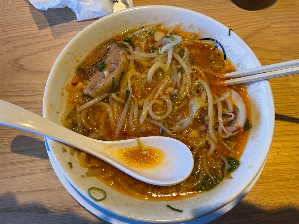 食べている途中のラーメンの様子