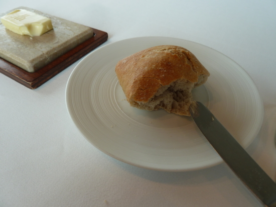 フランス料理店のパン