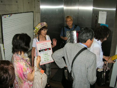 シャンソネットのチンドン屋１