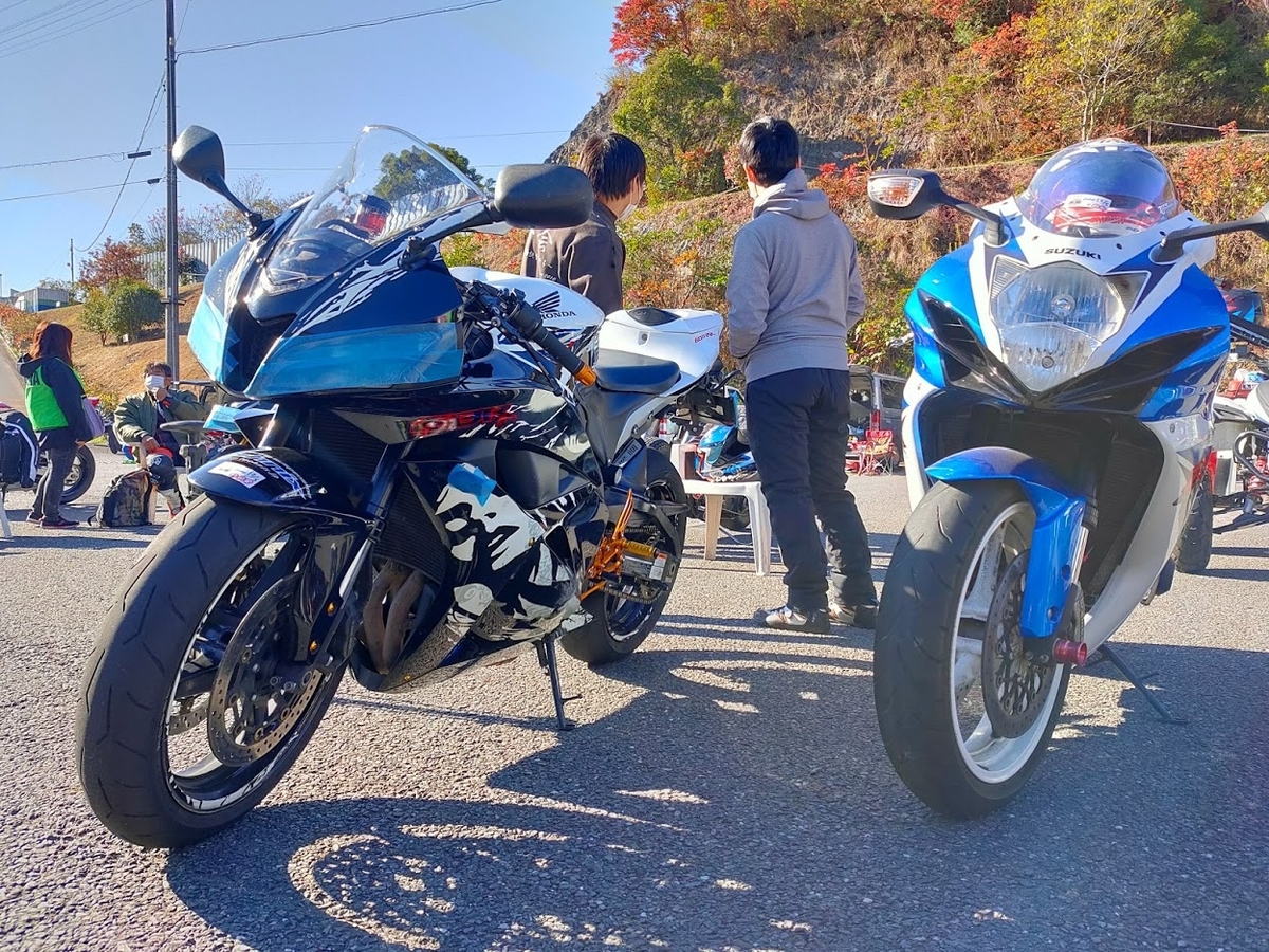 HONDA CBR600RR / SUZUKI GSX-R600