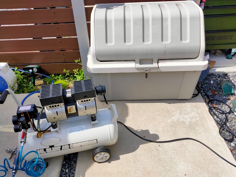 エアーコンプレッサーを屋外保管するためにホムセン箱を加工した - 我王会
