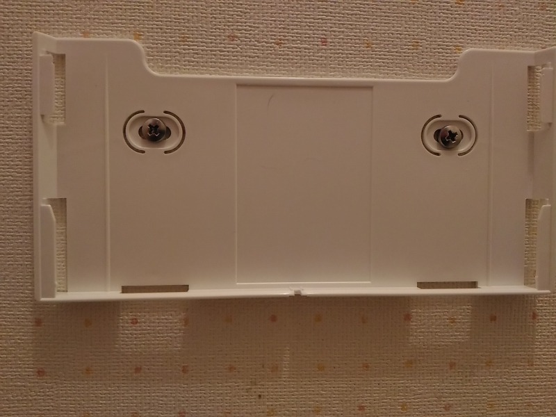 取り付け穴の間隔は同じ。 取り付け穴の間隔は同じ。