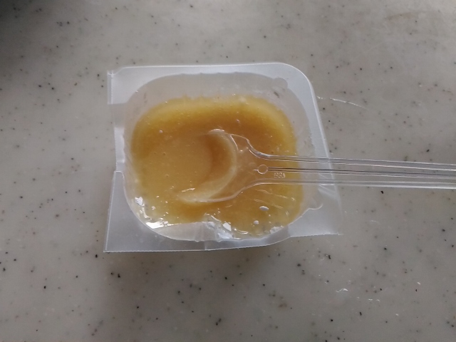小麦粉を揚げ油で練ったもの。