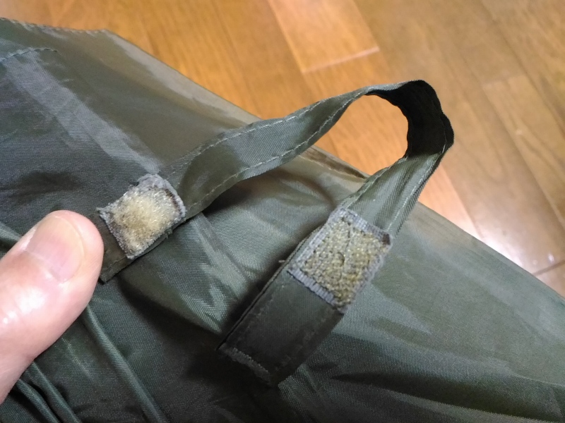 マジックテープが毛羽立ってしまい、はりつきません。