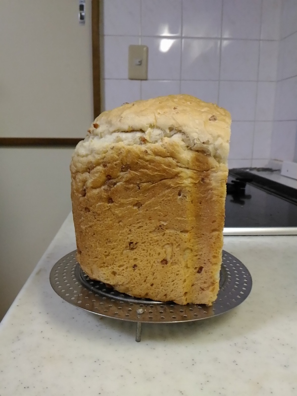ナッツ入り食パン。