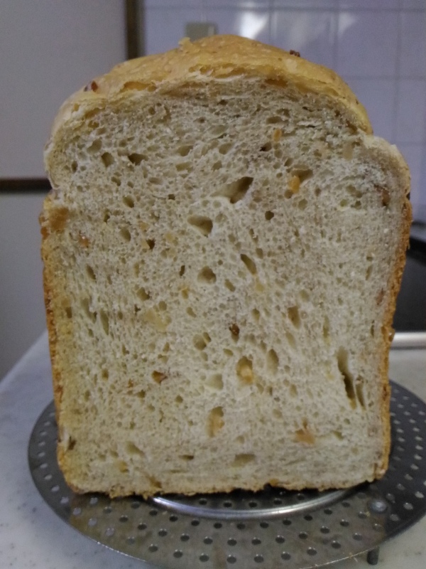 断面にもナッツのつぶつぶが。