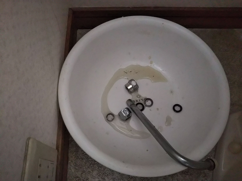 サプライ管を外したところ。