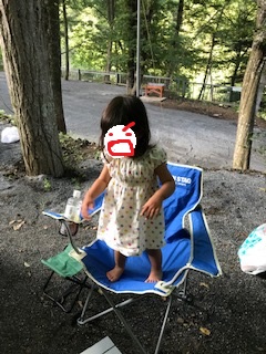 f:id:NTYG009:20190820221956j:plain アウトドアチェアに立つ我が子