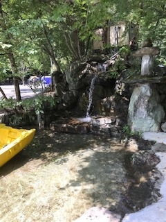 f:id:NTYG009:20190820232651j:plain 遊べる池の滝