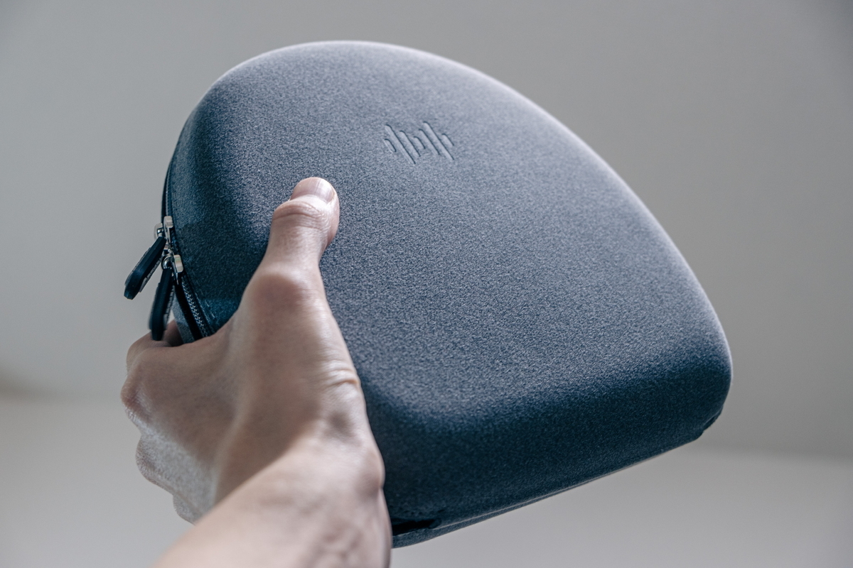 今回購入したAirPods Maxのキャリングケース